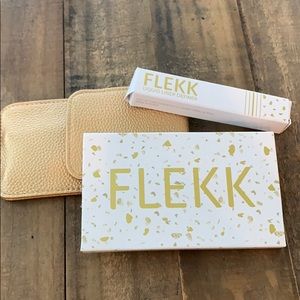 Flekk “Fine” Eyeshadow Palette and Black Eye Liner